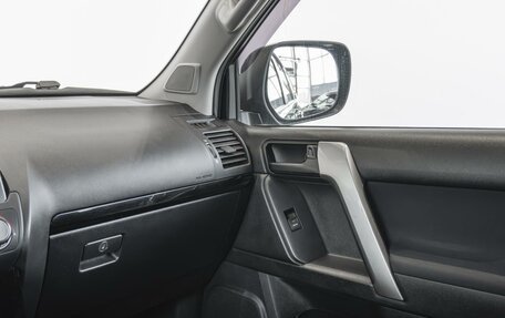 Toyota Land Cruiser Prado 150 рестайлинг 2, 2015 год, 3 650 000 рублей, 25 фотография