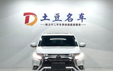 Mitsubishi Outlander III рестайлинг 3, 2021 год, 2 120 000 рублей, 2 фотография