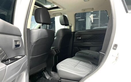 Mitsubishi Outlander III рестайлинг 3, 2021 год, 2 120 000 рублей, 13 фотография