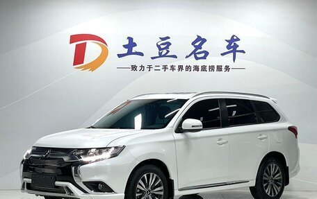 Mitsubishi Outlander III рестайлинг 3, 2021 год, 2 120 000 рублей, 3 фотография