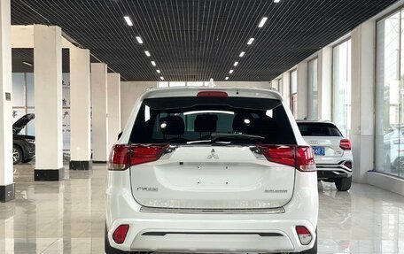 Mitsubishi Outlander III рестайлинг 3, 2021 год, 2 120 000 рублей, 4 фотография