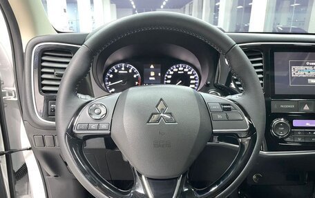Mitsubishi Outlander III рестайлинг 3, 2021 год, 2 120 000 рублей, 7 фотография
