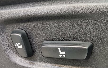 Toyota Land Cruiser Prado 150 рестайлинг 2, 2013 год, 3 390 000 рублей, 23 фотография
