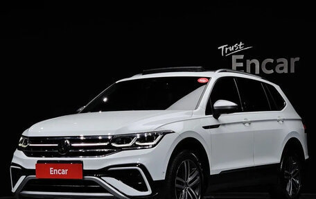 Volkswagen Tiguan II, 2023 год, 3 420 000 рублей, 1 фотография