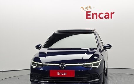 Volkswagen Golf VIII, 2022 год, 2 050 000 рублей, 2 фотография