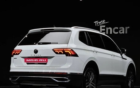 Volkswagen Tiguan II, 2023 год, 3 420 000 рублей, 3 фотография