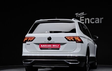 Volkswagen Tiguan II, 2023 год, 3 420 000 рублей, 4 фотография