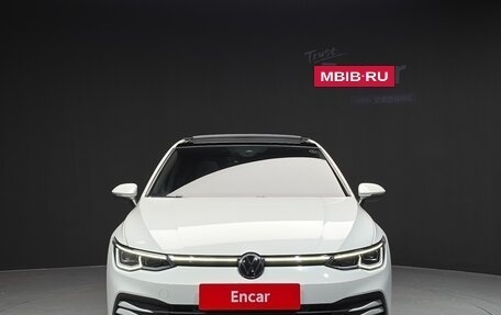 Volkswagen Golf VIII, 2022 год, 1 980 000 рублей, 2 фотография