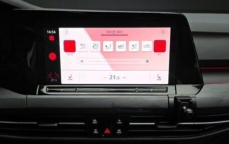 Volkswagen Golf VIII, 2022 год, 1 980 000 рублей, 13 фотография