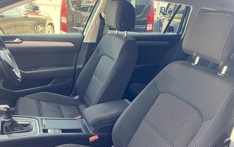 Volkswagen Passat B8 рестайлинг, 2017 год, 1 300 000 рублей, 13 фотография