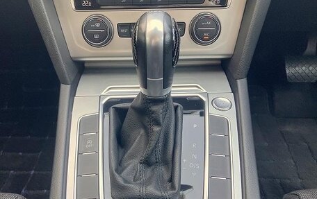 Volkswagen Passat B8 рестайлинг, 2017 год, 1 300 000 рублей, 19 фотография