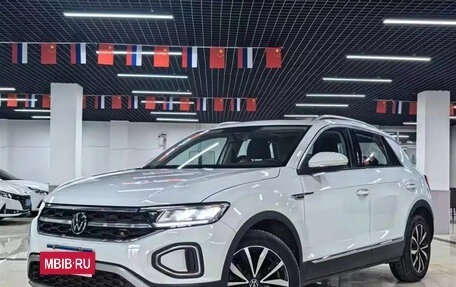 Volkswagen T-Roc I, 2023 год, 1 520 123 рублей, 2 фотография