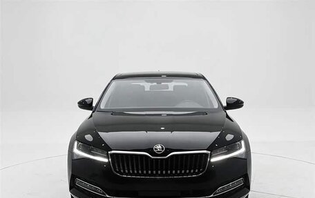 Skoda Superb III рестайлинг, 2022 год, 1 918 000 рублей, 2 фотография