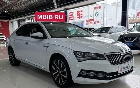 Skoda Superb III рестайлинг, 2022 год, 1 920 000 рублей, 3 фотография