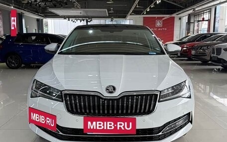 Skoda Superb III рестайлинг, 2022 год, 1 920 000 рублей, 2 фотография