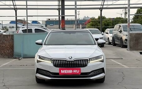 Skoda Superb III рестайлинг, 2022 год, 1 838 000 рублей, 2 фотография