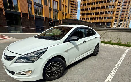 Hyundai Solaris II рестайлинг, 2014 год, 925 000 рублей, 2 фотография