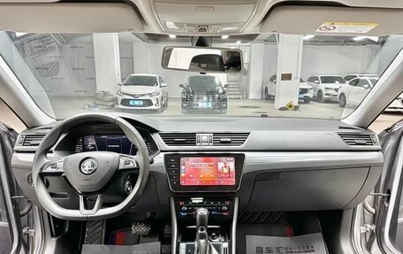 Skoda Superb III рестайлинг, 2022 год, 1 890 000 рублей, 6 фотография