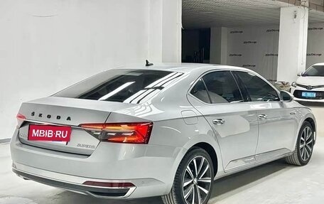 Skoda Superb III рестайлинг, 2022 год, 1 890 000 рублей, 3 фотография