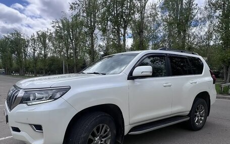 Toyota Land Cruiser Prado 150 рестайлинг 2, 2020 год, 7 000 000 рублей, 3 фотография