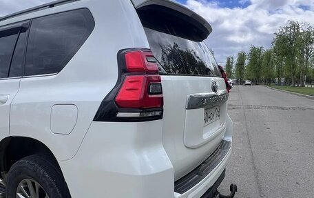 Toyota Land Cruiser Prado 150 рестайлинг 2, 2020 год, 7 000 000 рублей, 6 фотография