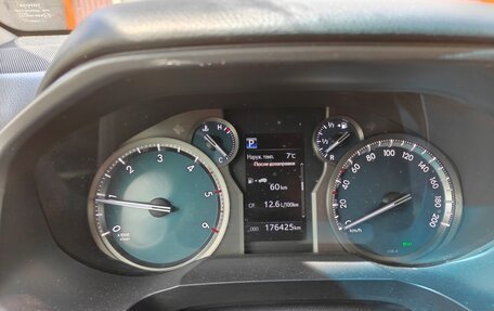 Toyota Land Cruiser Prado 150 рестайлинг 2, 2020 год, 7 000 000 рублей, 12 фотография