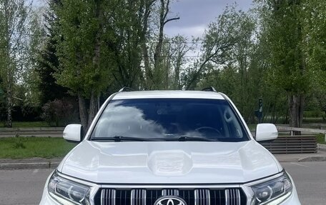 Toyota Land Cruiser Prado 150 рестайлинг 2, 2020 год, 7 000 000 рублей, 9 фотография