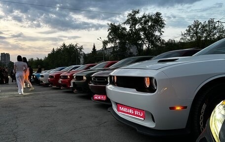 Dodge Challenger III рестайлинг 2, 2018 год, 3 900 000 рублей, 1 фотография