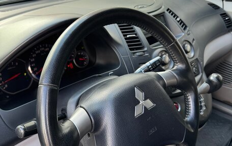 Mitsubishi Grandis, 2005 год, 687 000 рублей, 12 фотография