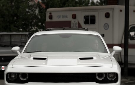 Dodge Challenger III рестайлинг 2, 2018 год, 3 900 000 рублей, 10 фотография