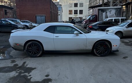 Dodge Challenger III рестайлинг 2, 2018 год, 3 900 000 рублей, 3 фотография