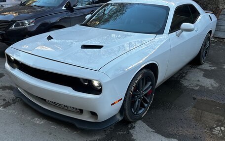 Dodge Challenger III рестайлинг 2, 2018 год, 3 900 000 рублей, 2 фотография