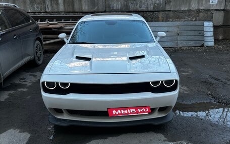Dodge Challenger III рестайлинг 2, 2018 год, 3 900 000 рублей, 6 фотография