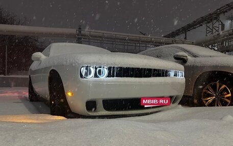 Dodge Challenger III рестайлинг 2, 2018 год, 3 900 000 рублей, 14 фотография