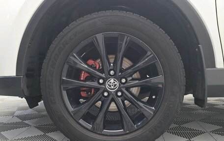 Toyota RAV4, 2017 год, 2 555 000 рублей, 12 фотография