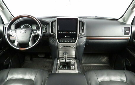 Toyota Land Cruiser 200, 2019 год, 5 890 000 рублей, 7 фотография