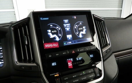Toyota Land Cruiser 200, 2019 год, 5 890 000 рублей, 20 фотография