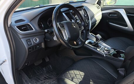 Mitsubishi Pajero Sport III рестайлинг, 2018 год, 3 500 000 рублей, 9 фотография