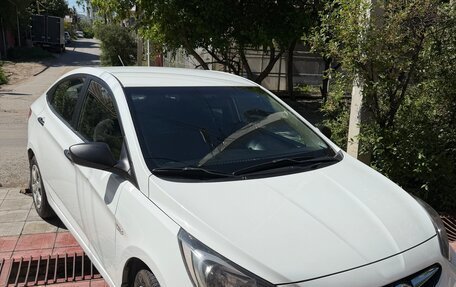 Hyundai Solaris II рестайлинг, 2011 год, 690 000 рублей, 2 фотография