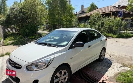 Hyundai Solaris II рестайлинг, 2011 год, 690 000 рублей, 3 фотография