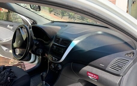 Hyundai Solaris II рестайлинг, 2011 год, 690 000 рублей, 7 фотография