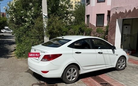 Hyundai Solaris II рестайлинг, 2011 год, 690 000 рублей, 6 фотография