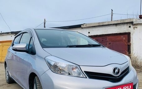 Toyota Vitz, 2014 год, 700 000 рублей, 2 фотография