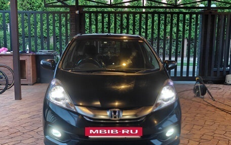 Honda Fit Shuttle I рестайлинг, 2013 год, 1 050 000 рублей, 23 фотография