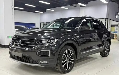 Volkswagen T-Roc I, 2023 год, 1 370 000 рублей, 1 фотография