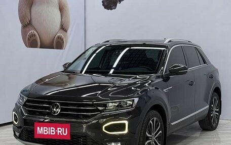 Volkswagen T-Roc I, 2023 год, 1 350 000 рублей, 1 фотография