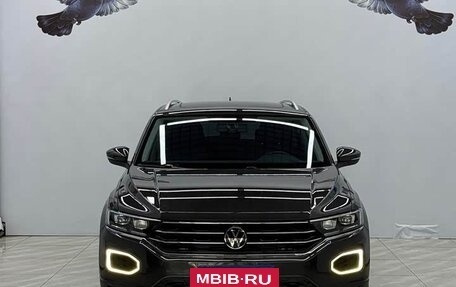 Volkswagen T-Roc I, 2023 год, 1 350 000 рублей, 2 фотография