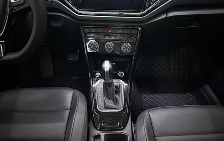 Volkswagen T-Roc I, 2023 год, 1 350 000 рублей, 9 фотография