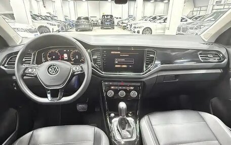 Volkswagen T-Roc I, 2023 год, 1 370 000 рублей, 7 фотография