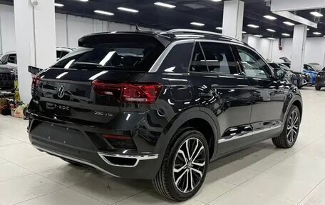 Volkswagen T-Roc I, 2023 год, 1 370 000 рублей, 4 фотография